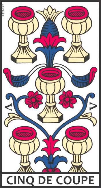 Découvrez la signification du Cinq de Coupe : amour, travail, finances, santé, famille, retour affectif, avenir et associations du Tarot de Marseille.