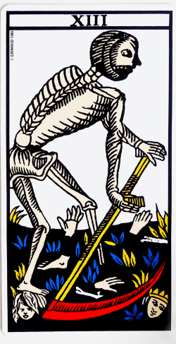 Découvrez la signification de l’arcane de la Mort dans le Tarot de Marseille : changement, fin de cycle, amour et évolution.