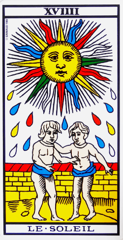 Le Soleil Tarot de Marseille : signification complète, bonheur, réussite, amour, union et associations avec arcanes majeurs et mineurs.